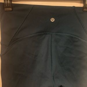 Short blue/green lulu lemon leggings